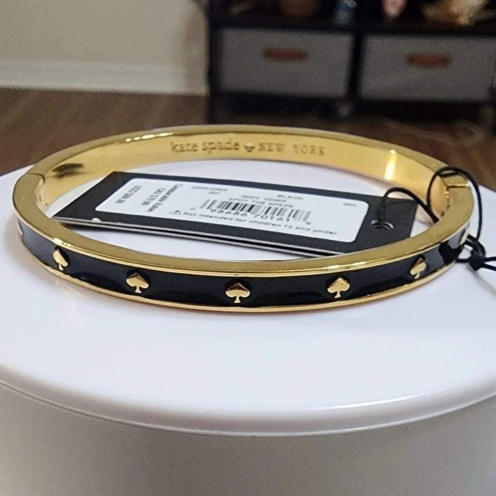 Kate Spade Spot the Spade Enamel Hinged Bangle Bracelet in Black